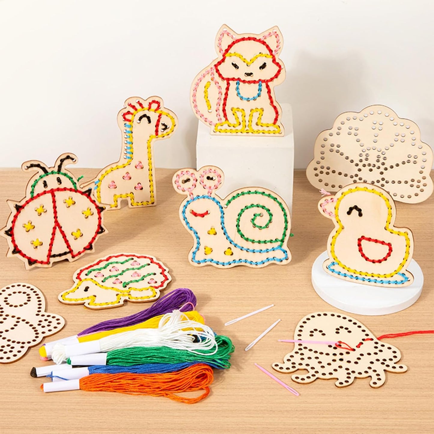 Juego de tarjetas de madera con cordones