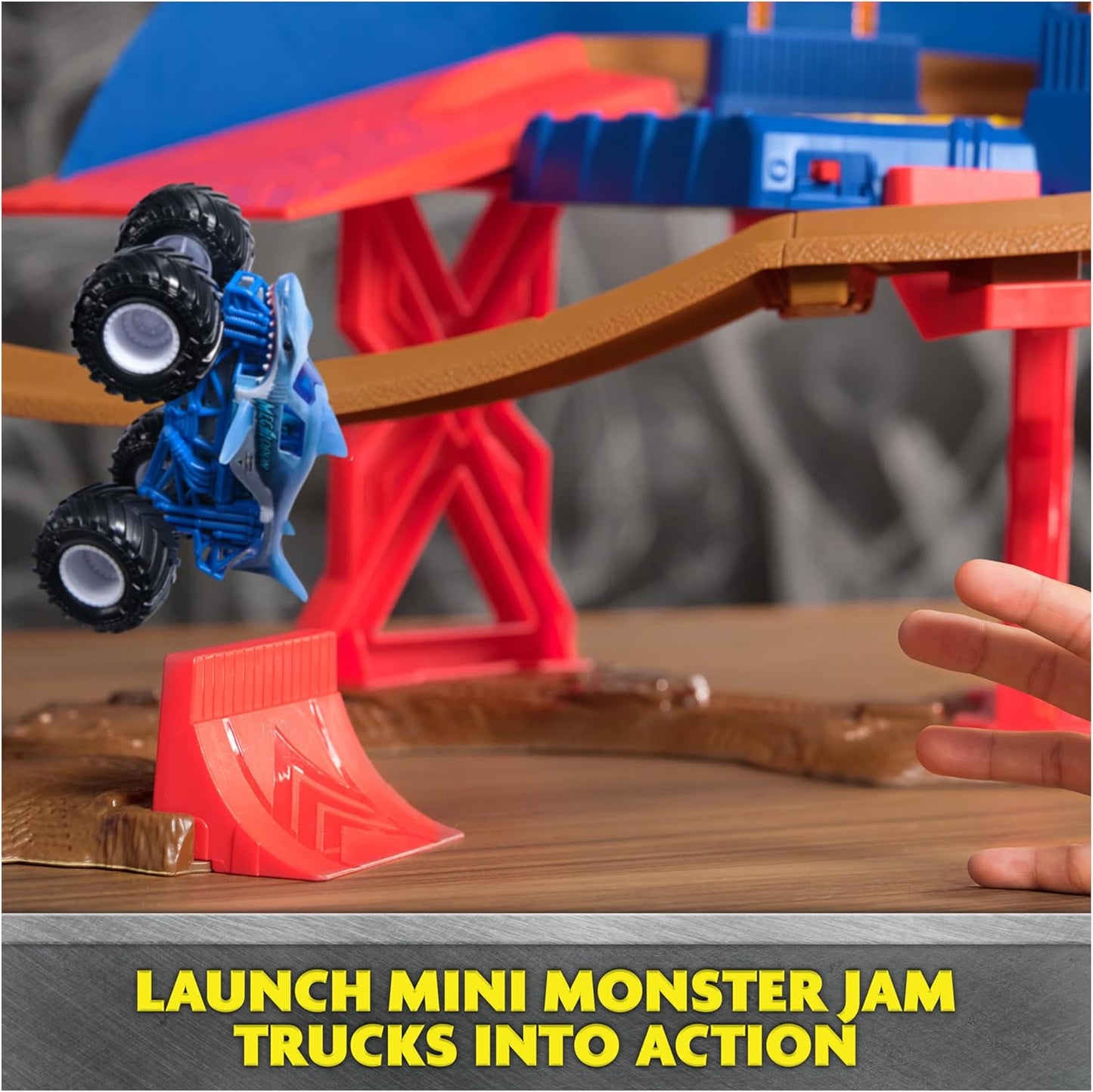 Monster Jam, Supercharge Speedway Playset, Megalodon y El Toro Loco
