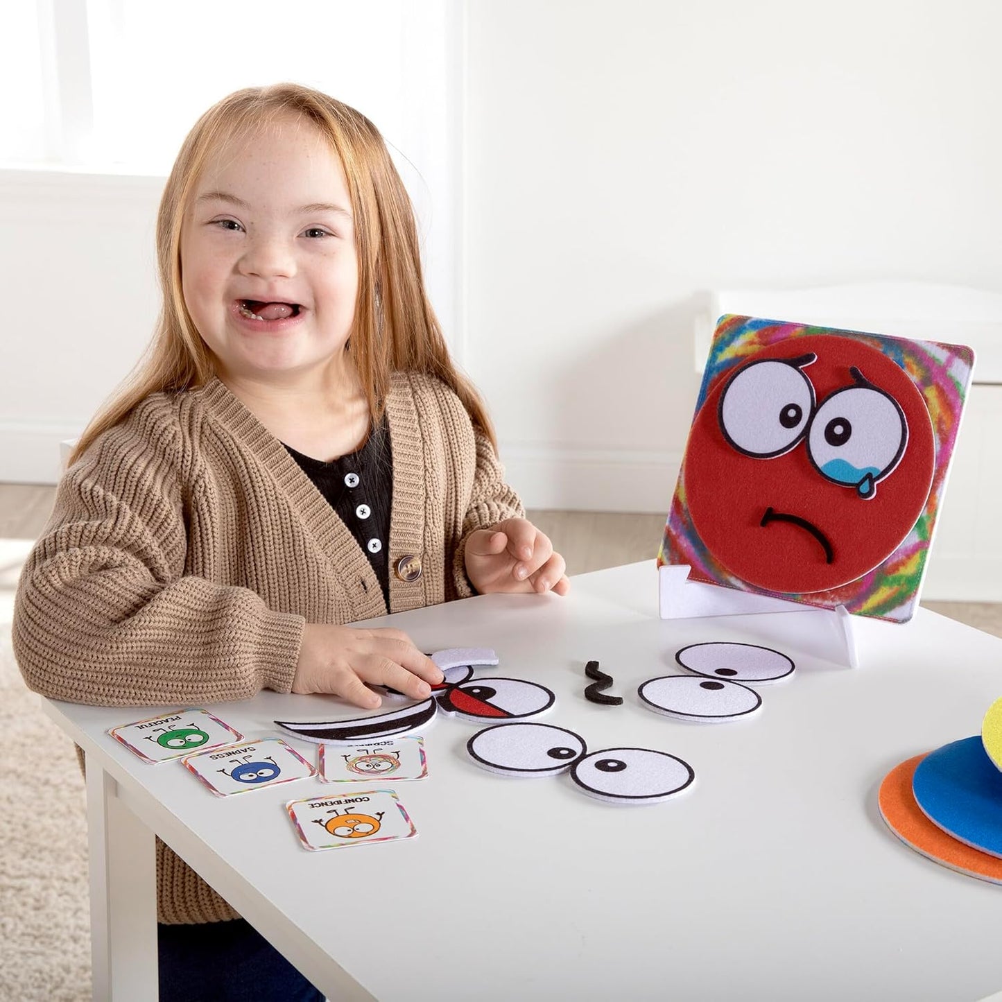 Kit de manualidades para niños, actividades de aprendizaje socioemocional, juego sensorial con puntos de emoción de fieltro suave, tarjetas de doble cara