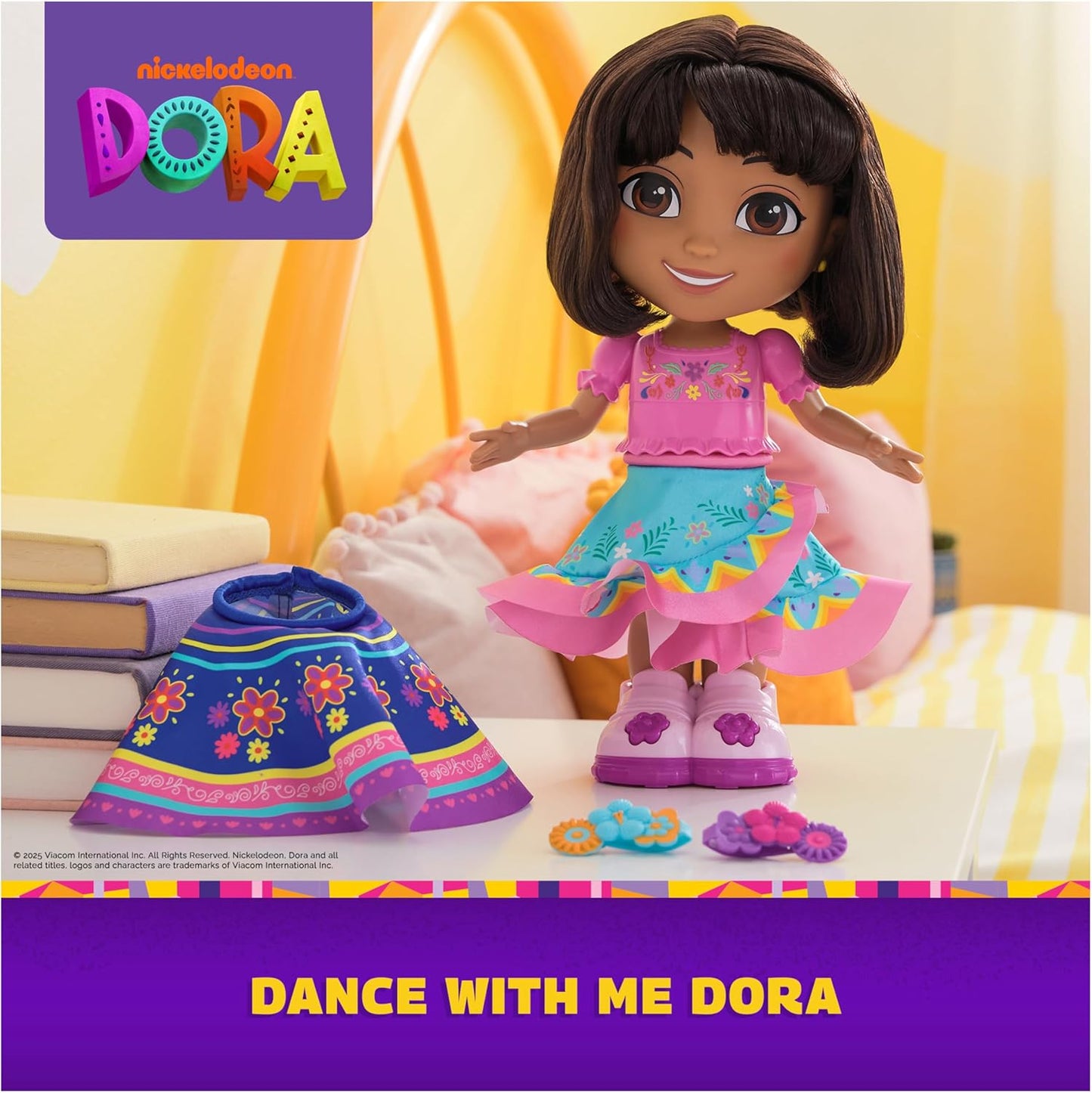 Dora, Dance with Me Dora, muñeca bailarina interactiva con 2 faldas, frases bilingües y música
