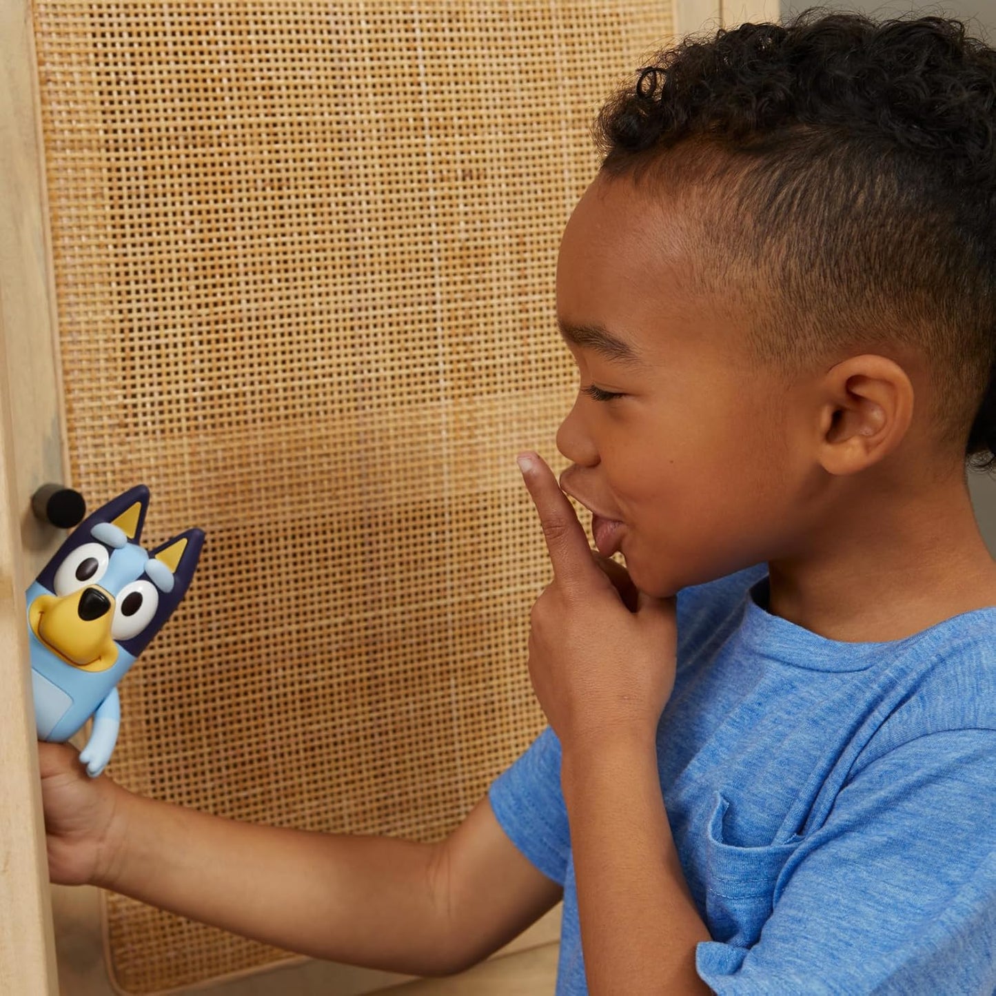 Bluey Juego de esconderse, oculta la figura y presiona su nariz para iniciar el temporizador