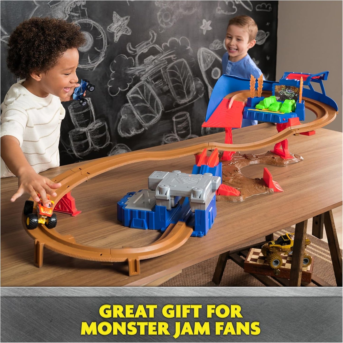 Monster Jam, Supercharge Speedway Playset, Megalodon y El Toro Loco