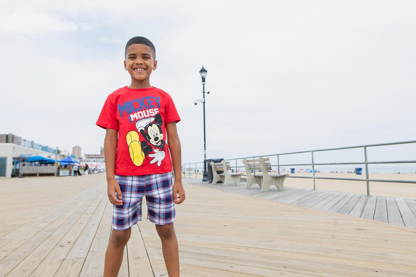 Disney Conjunto de camiseta y pantalones cortos de Mickey Mouse