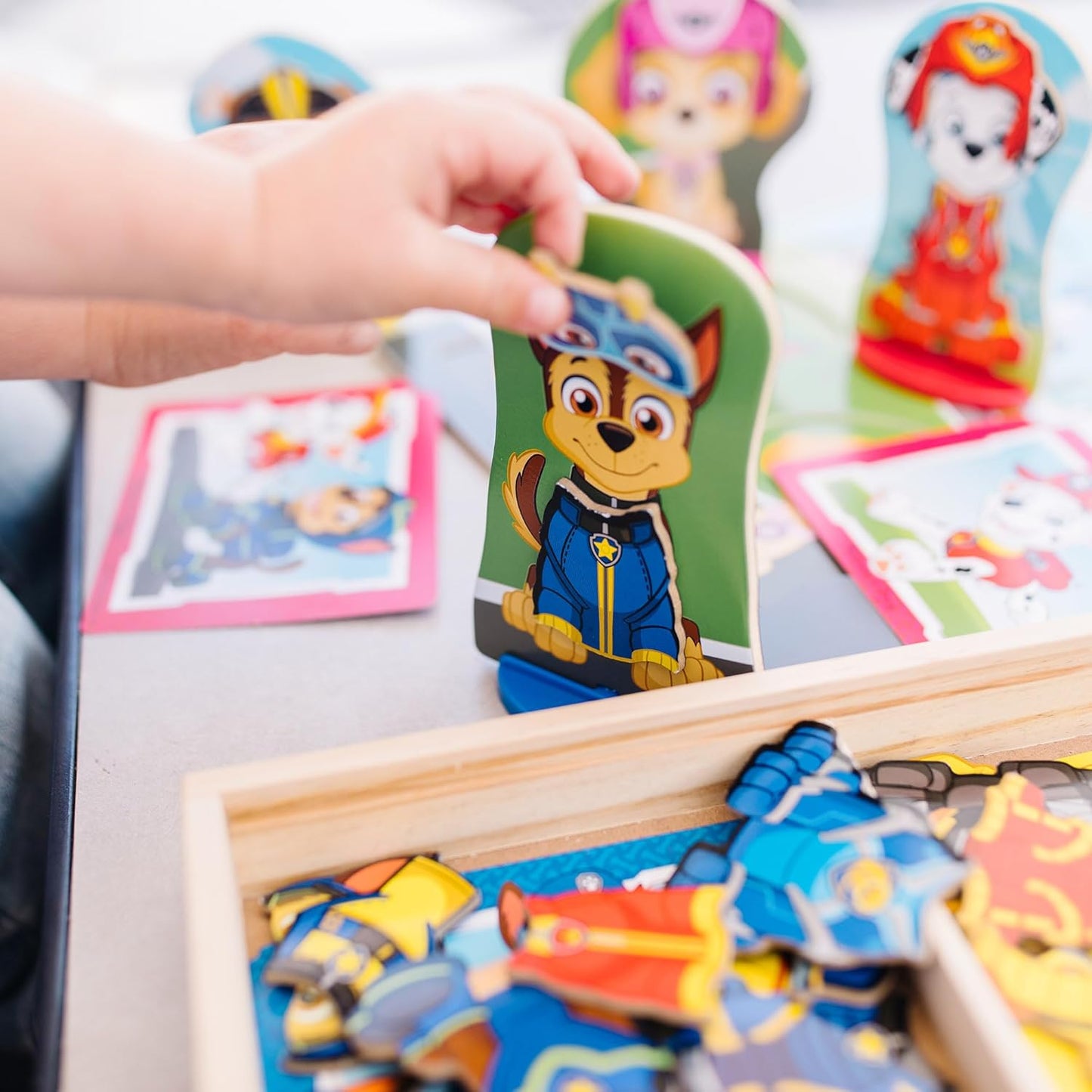 Melissa & Doug Juego magnético de madera de Paw Patrol
