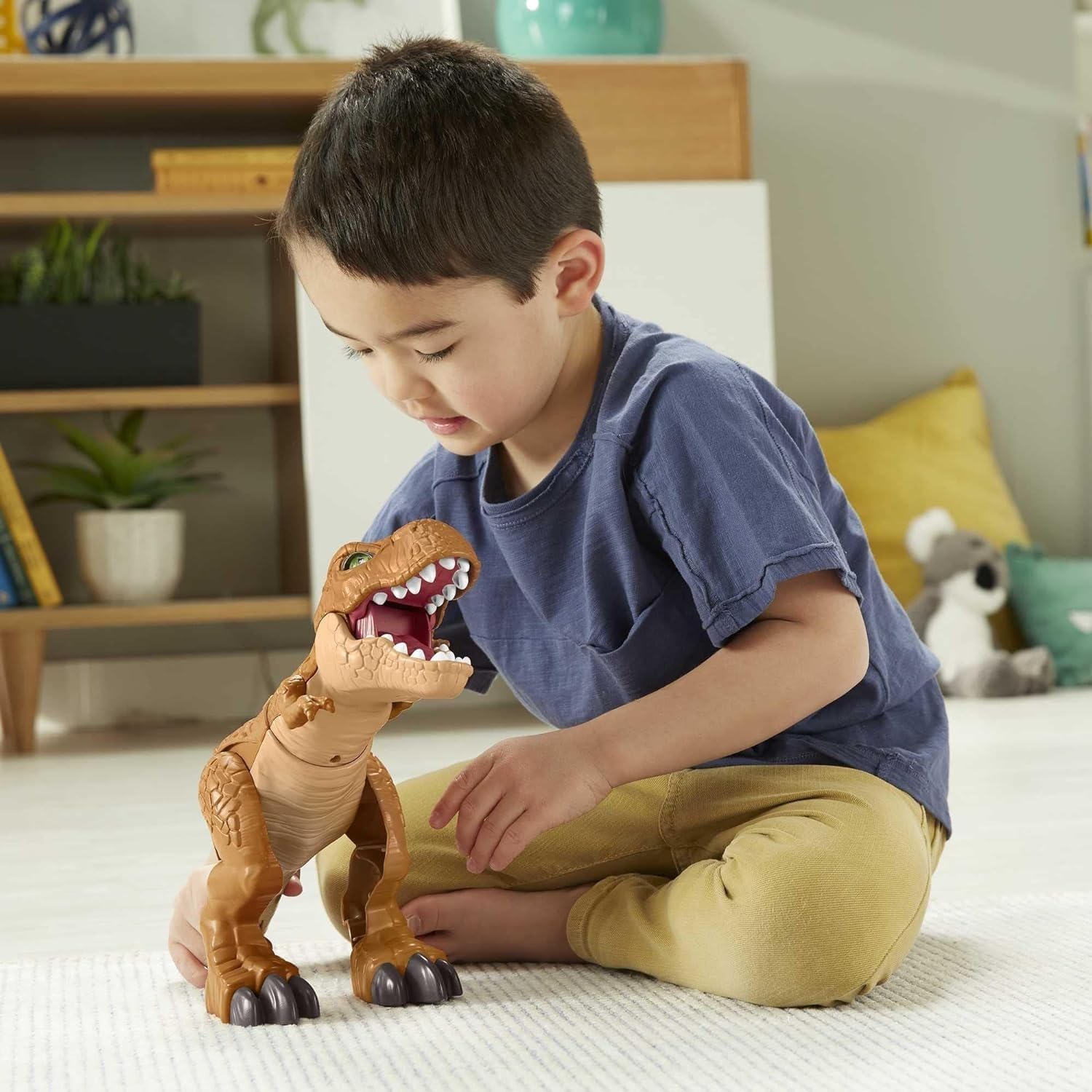 Fisher-Price Imaginext Jurassic World - Figura de dinosaurio Thrashin' Action T. rex con acción de morder