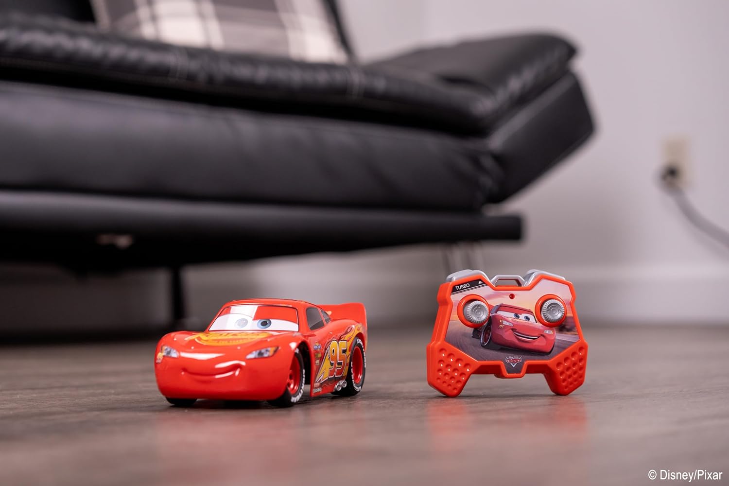 Pixar Cars 1:24 Rayo McQueen RC Control Remoto