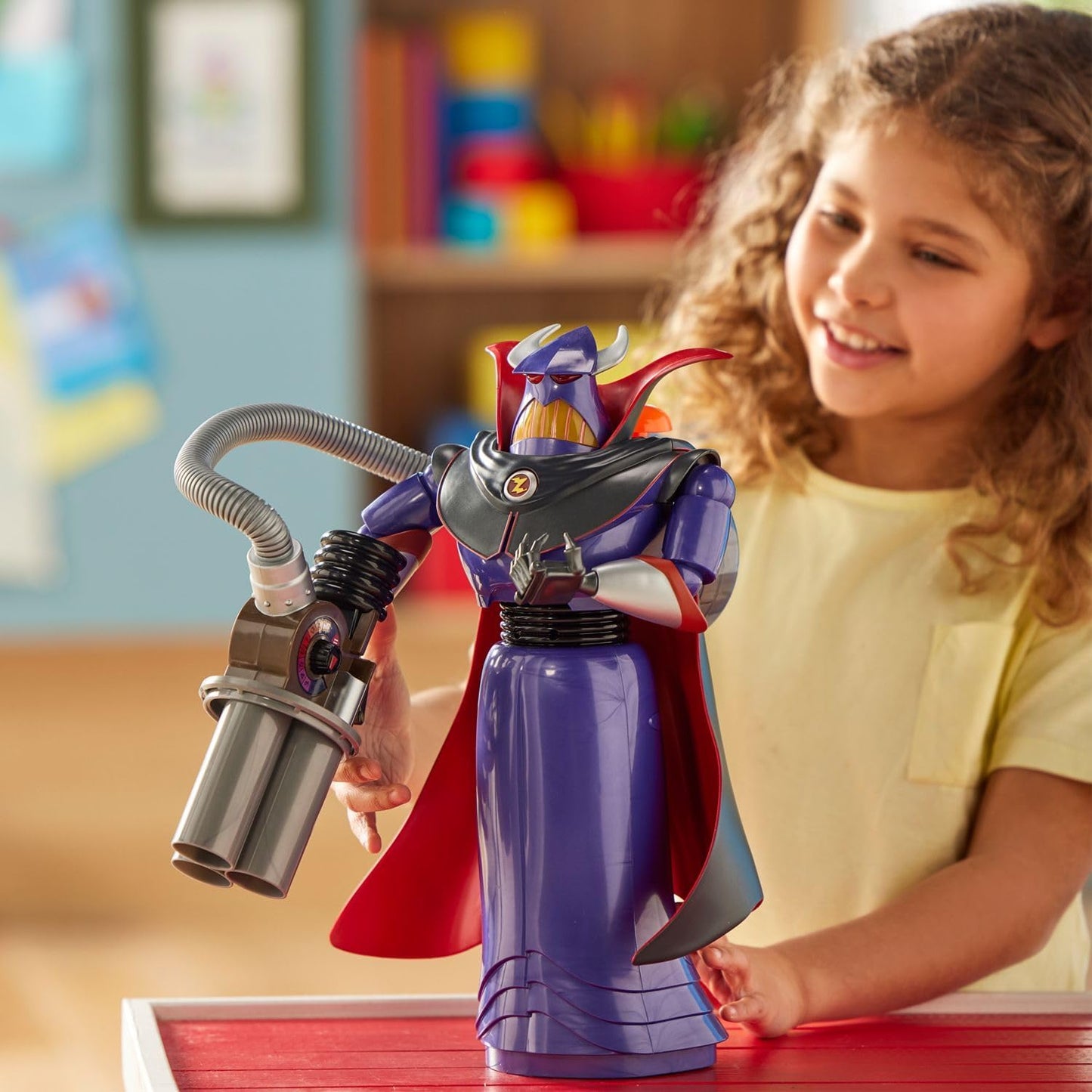 Disney Store Figura de acción interactiva oficial de Zurg de Toy Story, cuenta con sonidos y frases