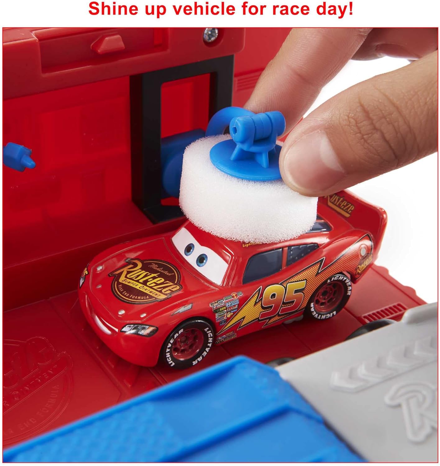 Mattel Disney y Pixar Cars Transforming Mack Playset, camión de juguete 2 en 1