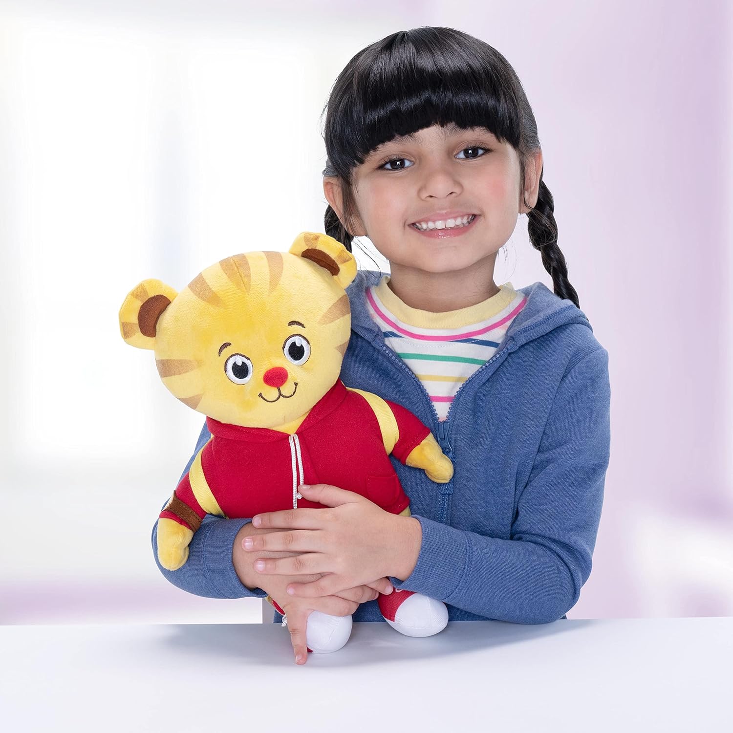 Daniel Tiger's Neighborhood Peluche de Daniel Tiger de regreso a la escuela con Tigey y mochila con música, sonidos y frases