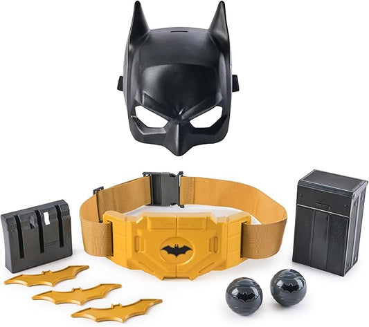 DC Comics Batman, cinturón utilitario, batarangs y pellets de humo
