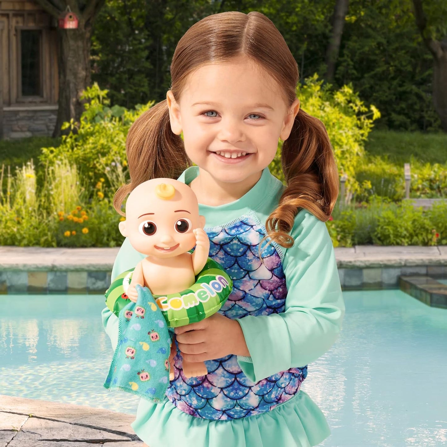 CoComelon - Muñeca Splish Splash JJ- con chorros