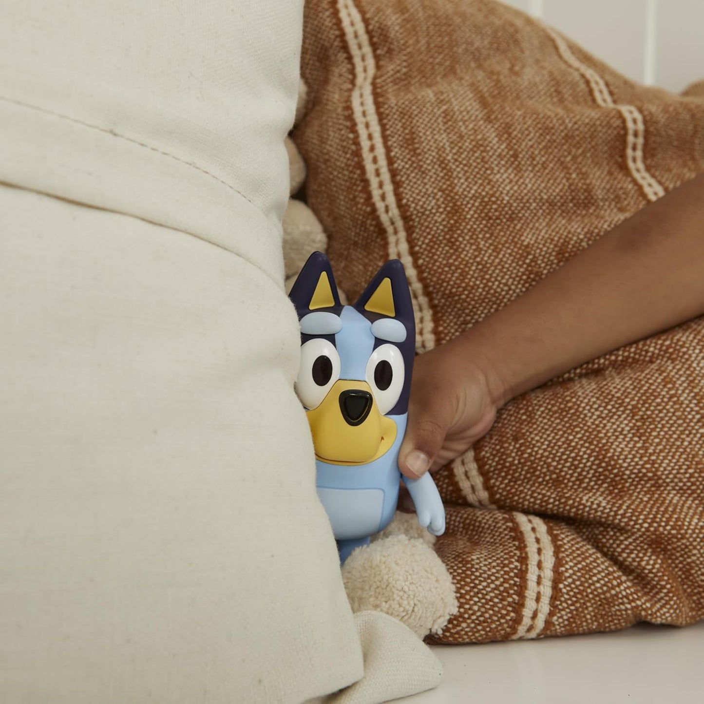 Bluey Juego de esconderse, oculta la figura y presiona su nariz para iniciar el temporizador