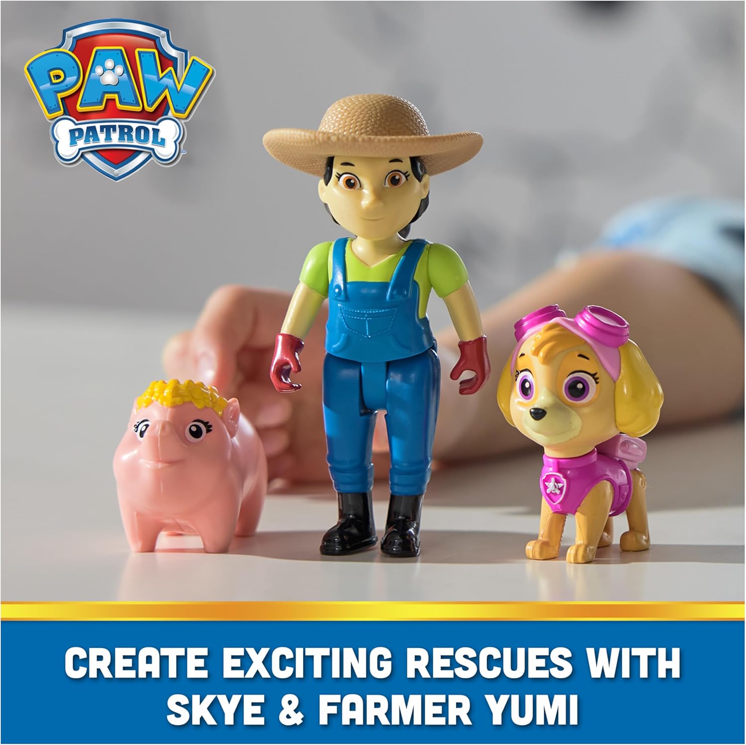 Paw Patrol Skye, figuras de granjero Yumi y cerdito