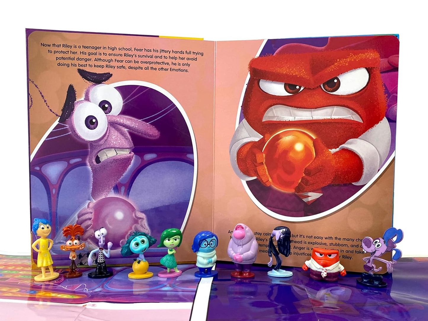 Inside Out 2 Libro con figuras